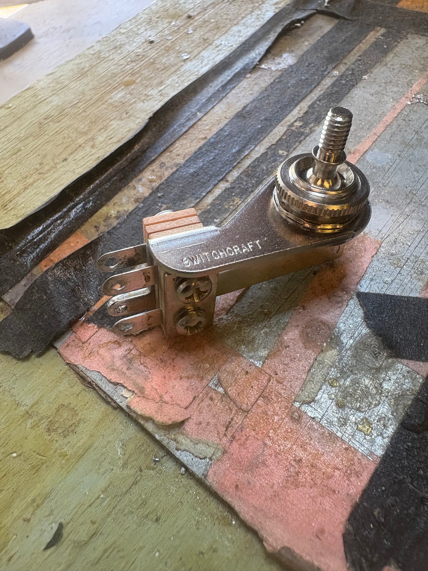 Switchcraft 3-way L Toggle