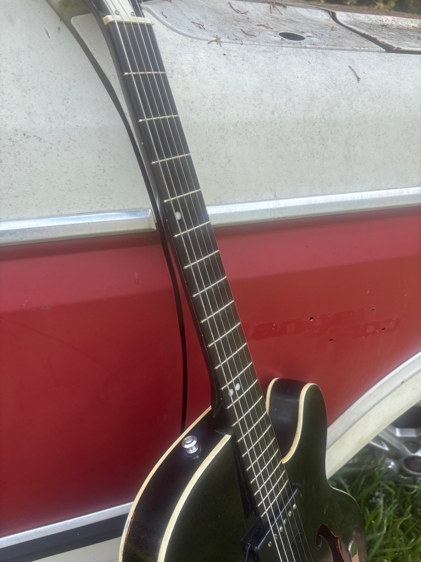 ‘60’s Harmony Rocket/Silvertone 1446 of OSG lore.