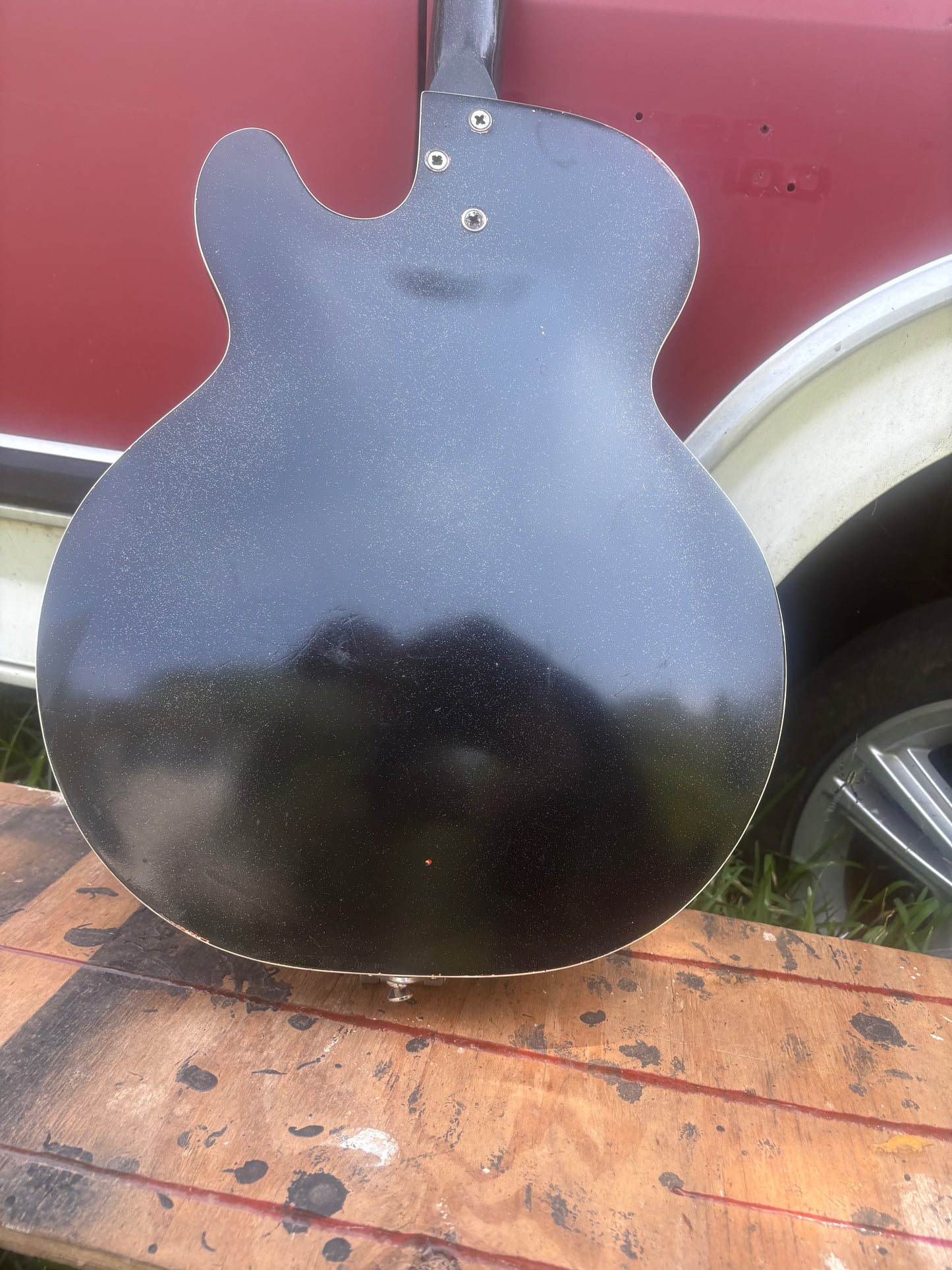 ‘60’s Harmony Rocket/Silvertone 1446 of OSG lore.