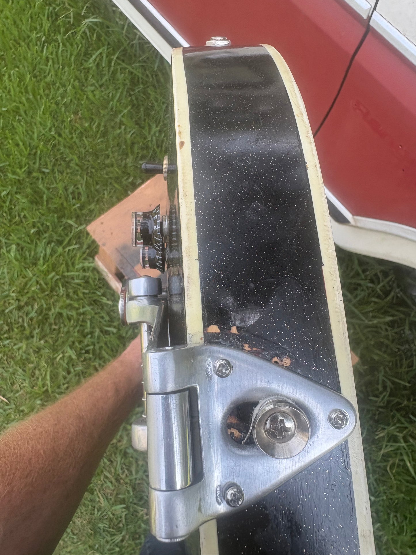 ‘60’s Harmony Rocket/Silvertone 1446 of OSG lore.