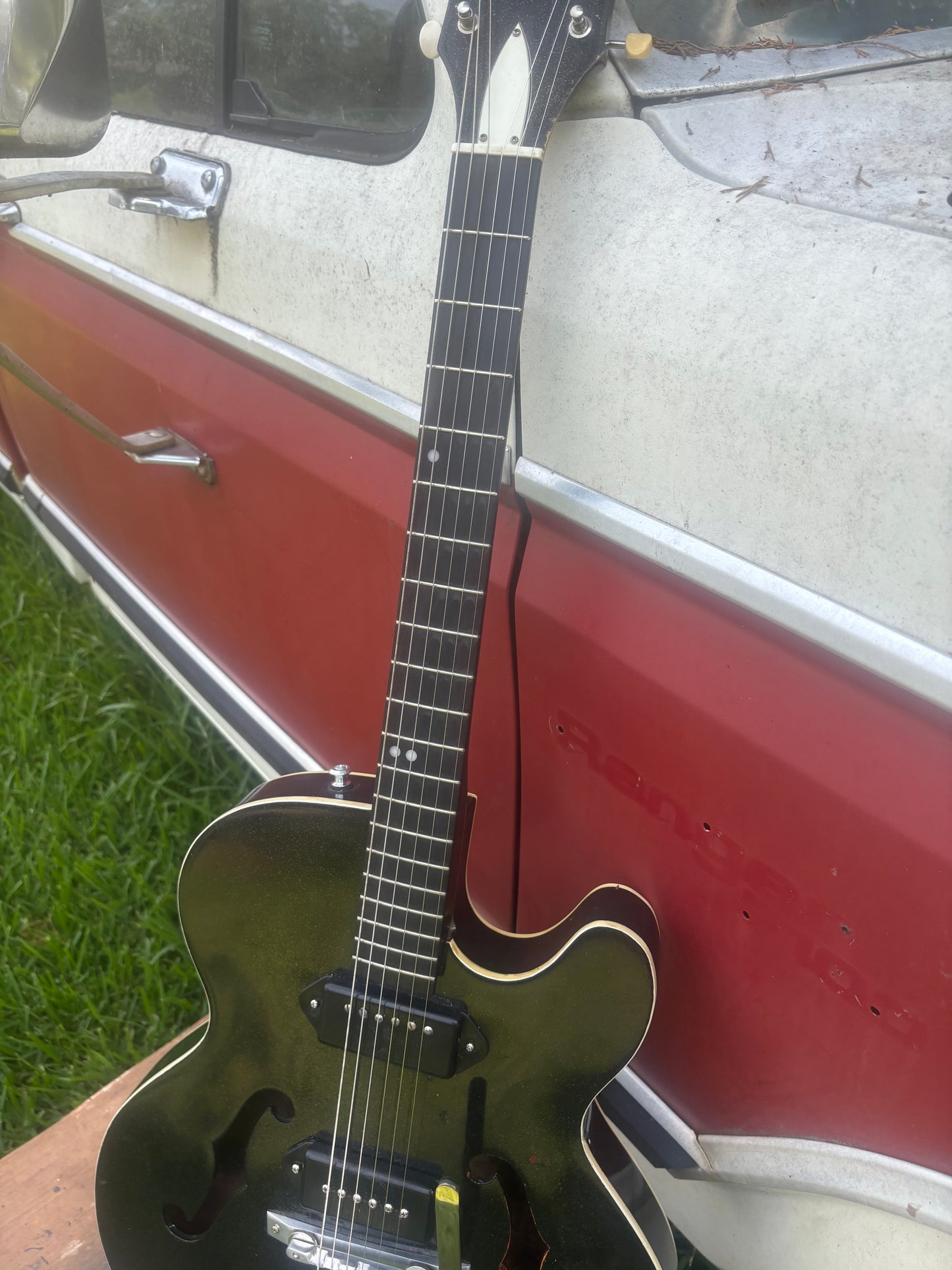 ‘60’s Harmony Rocket/Silvertone 1446 of OSG lore.