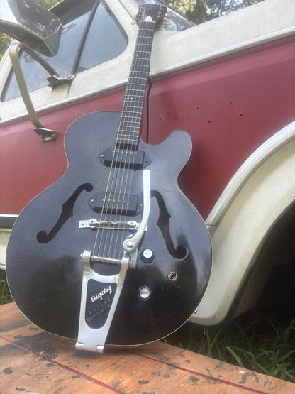 ‘60’s Harmony Rocket/Silvertone 1446 of OSG lore.
