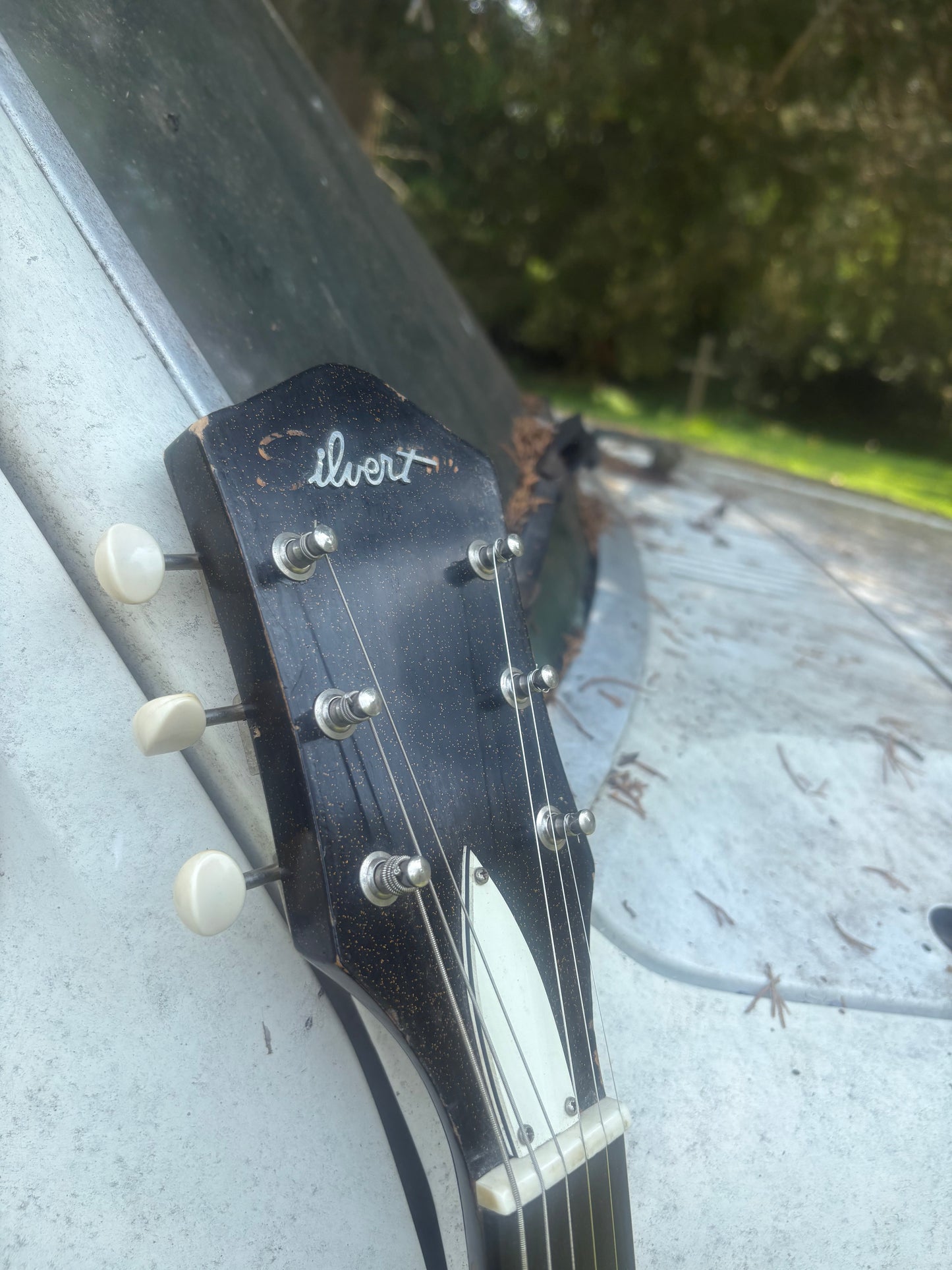 ‘60’s Harmony Rocket/Silvertone 1446 of OSG lore.