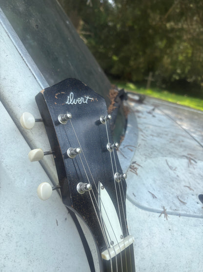 ‘60’s Harmony Rocket/Silvertone 1446 of OSG lore.